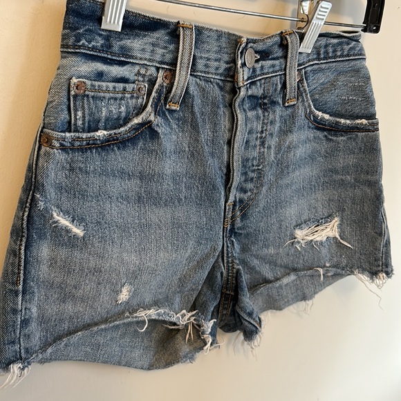 Levi’s Wedgie Denim Shorts - Picture 7 of 11